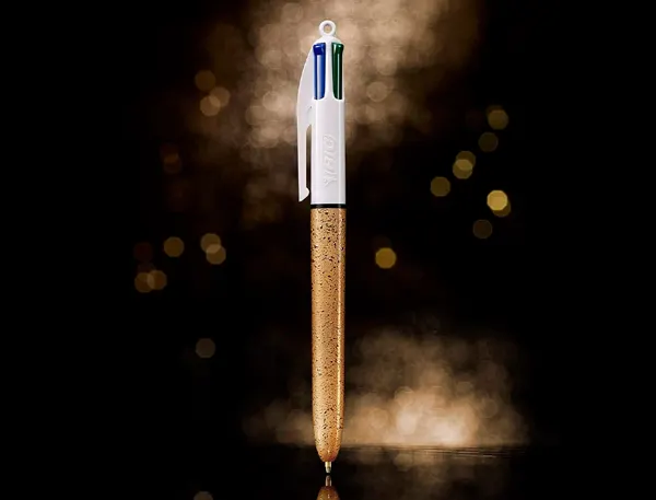 Stylo-Bille Bic 4 Couleurs Festif Retractable Rechargeable Pointe Moyenne 1mm Corps Large Blanc/Dore — Fournitures — vue 7