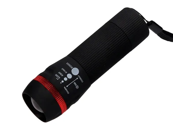 Lampe torche q-connect plastique avec zoom 1 watt mode éclairage on/off 3 piles aaa fournies coloris noir/rouge — Non classé